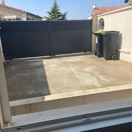 Charmant Appartement Avec Parking Privee Buxerolles Esterno foto