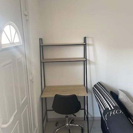 Charmant Appartement Avec Parking Privee Buxerolles Esterno foto
