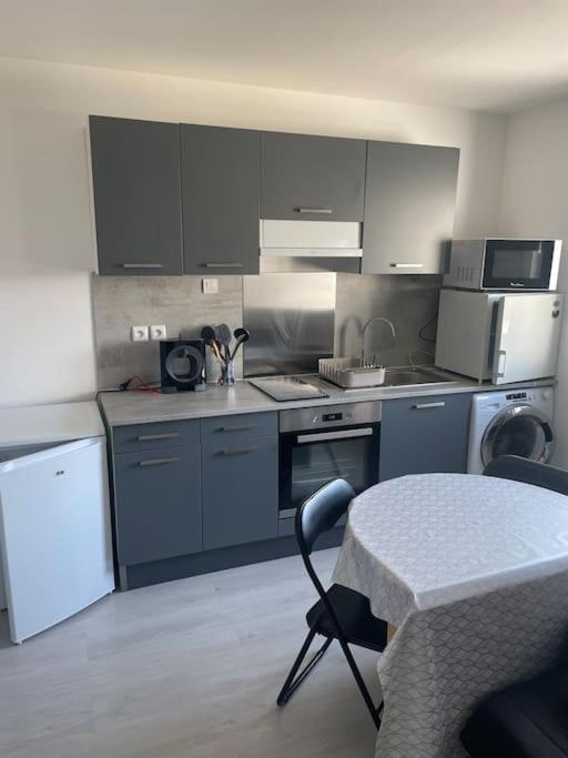 Charmant Appartement Avec Parking Privee Buxerolles Esterno foto