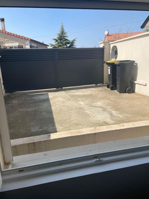 Charmant Appartement Avec Parking Privee Buxerolles Esterno foto