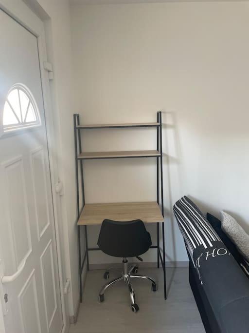 Charmant Appartement Avec Parking Privee Buxerolles Esterno foto