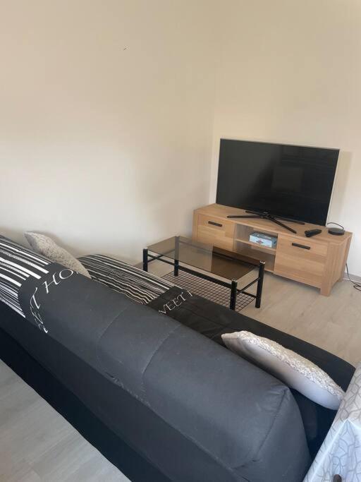 Charmant Appartement Avec Parking Privee Buxerolles Esterno foto