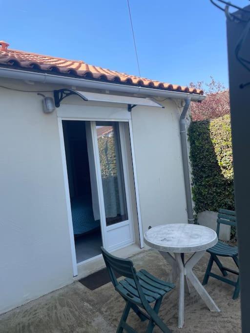 Charmant Appartement Avec Parking Privee Buxerolles Esterno foto